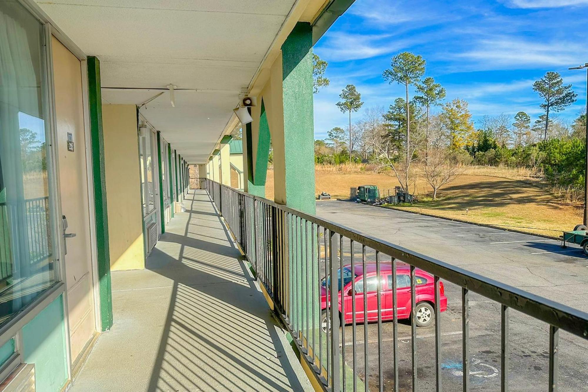 Super Inn & Suites By Oyo Milledgeville Exteriér fotografie