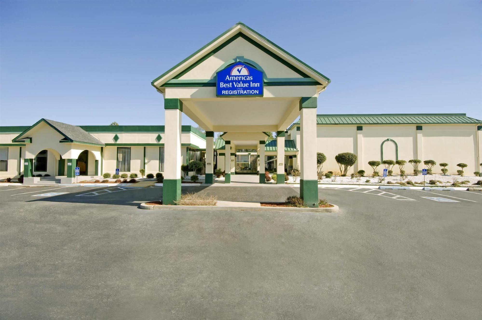 Super Inn & Suites By Oyo Milledgeville Exteriér fotografie